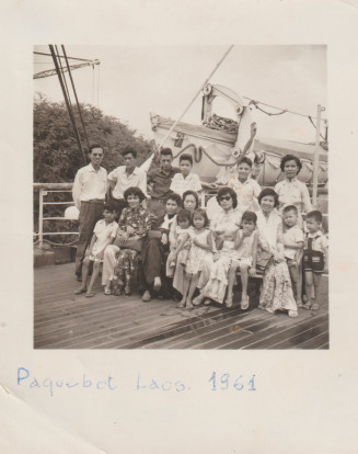 Famille Ly-Cuong (et proches), paquebot Laos, au départ de Saïgon, décembre 1960, photographie
