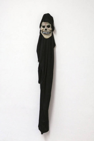 Pierre Ardouvin, Le déguisement, 2010. Costume, masque et patère Courtesy Collection agnès b.