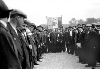 Les volontaires juifs à Paris. 1914 © Maurice Branger / Roger-Viollet