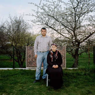 Talip AYDIN, 26 ans, Atike AYDIN, 24 ans, Mussy (Aube), 2007 © Ahmet Sel 