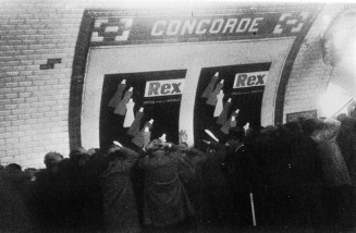 17 octobre 1961. Métro Concorde © Elie Kagan/Bibliothèque de documentation internationale contemporaine