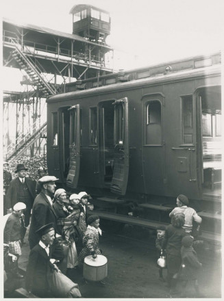 Expulsion de mineurs polonais travaillant dans les mines de l’Escarpelle suite à une grève en 1934 © Eyedea / Keystone