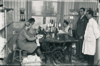 Travail dans un atelier de confection arménien : l’atelier Terzian durant l’entre-deux-guerres © Centre de recherche sur la diaspora arménienne