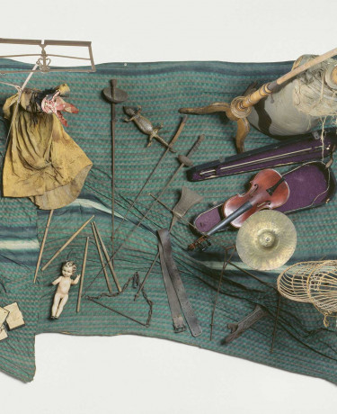 Oeuvre de Daniel Spoerri, Marché aux puces (hommage à Giacometti), 1961