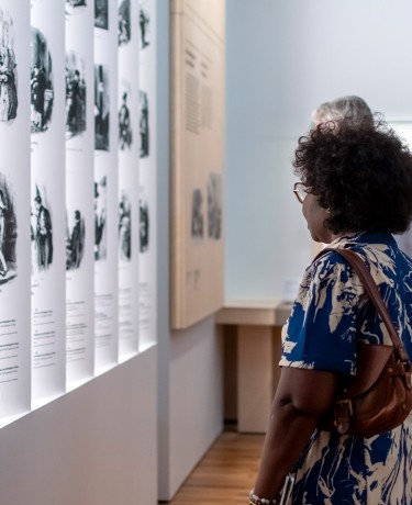 Public dans l'exposition permanente