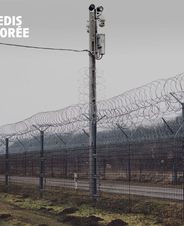 Le mur « anti-intrusion » qui marque la frontière et sépare la Hongrie de la Serbie, sur la commune d'Asotthalom, le 13 février 2025