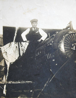 Chang-Yong Yung dans l’usine d’aviation où il avait été affecté, Hyères, 1918 © Collection particulière Monique Bordry, Atelier du Bruit