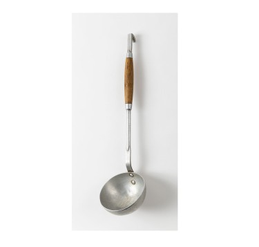 Louche faisant partie des ustensiles donnés "aux rapatriés d'Indochine" lorsqu'ils sont arrivés au centre de Noyant d'allier