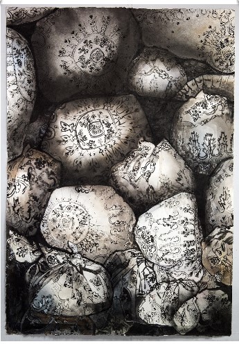 Khaled Takreti, Les balluchons, 2016, dessin à l'encre de Chine noire sur papier, 211 cm x 148 cm, Musée national de l'histoire de l'immigration, inv. 2020.22.1