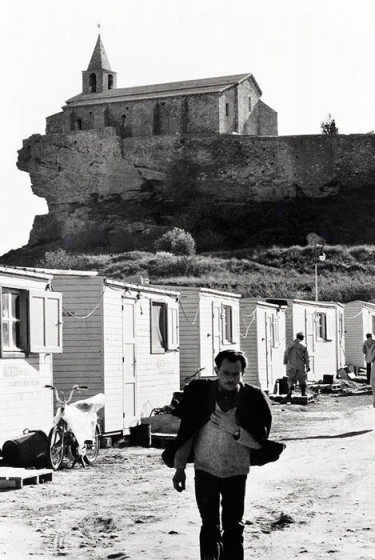 Fos-sur­-Mer, ouvriers turcs logés en Algéco, employés à la construction de la cité Jonquière, 17/11/1971 © Photo : Jacques Windenberger. Musée national de l’histoire et des cultures de l’immigration