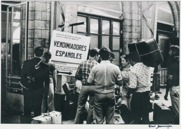 Perpignan 1975, arrivée des vendangeurs espagnols © Hervé Donnezan/Rapho/Musée national de l’histoire et des cultures de l’immigration, CNHI 