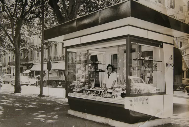 La boutique de confiserie de M. et Mme Khachérian à Valence dans les années 60 © Collection particulière Maggy Baron, Atelier du Bruit