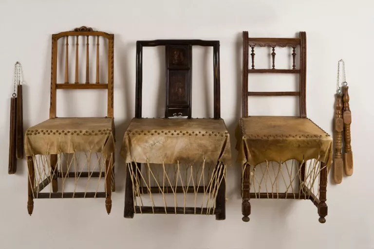 Chen Zhen, Un-interrupted Voice, 1998. 