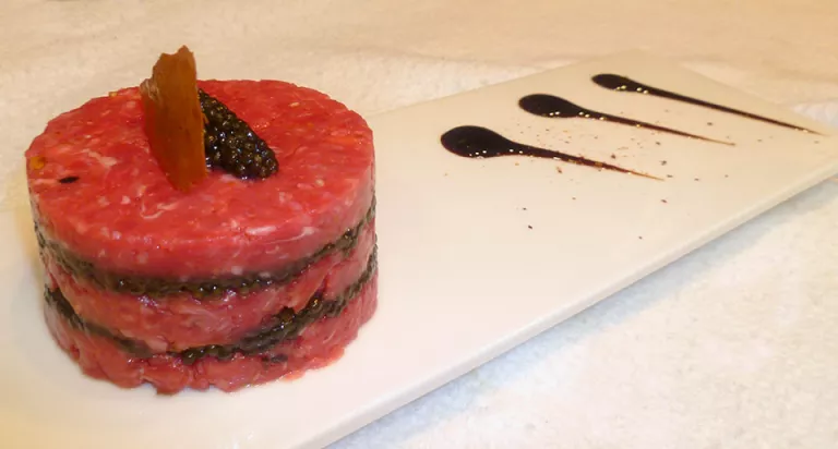 Tartare de bœuf et caviar, l’une des spécialité de Rougui Dia