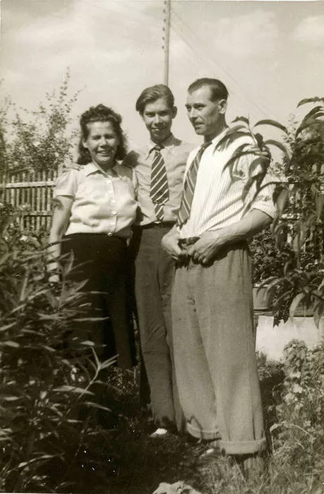 Alexis Vorontzoff et ses parents © Musée national de l'histoire et des cultures de l'immigration