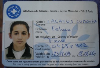 Carte de bénévole de Médecins du Monde au nom de Felicia, mai 2005 © Collection particulière Irina, Atelier du Bruit
