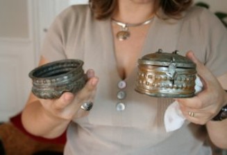 Des boîtes à maquillage ramenées de Turquie © Collection particulière Sirma Oran, Atelier du Bruit.