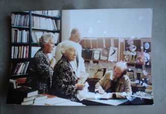 Archive. Mme Lopoukhine avec Soljenitsyne dans une librairie russe du 5e arrondissement de Paris, peu avant le retour de ce dernier en Russie (fin des années 80).