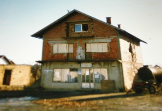 Durdija Vasic, archive. La maison inachevée construite par le couple Vasic en Bosnie-Herzégovine, troquée depuis contre une autre, située dans un quartier serbe.