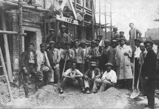 Construction site in La Plaine Saint-Denis, where many Spaniards were employed in 1926.  Itinerant photographer.