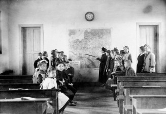 Classe d'enfants d'émigrants polonais en France. Bruay-en-Artois (Pas-de-Calais), 1926 © Albert Harlingue / Roger Viollet