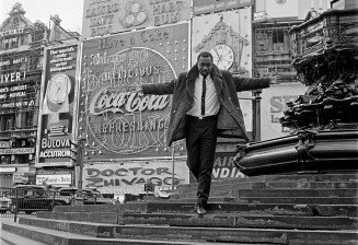 mike-eghan-picadilly-circus-c-james-barnor-courtesy-galerie-clementine-de-la-ferroniere.jpg