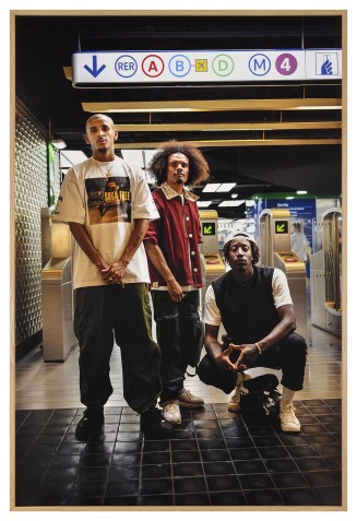 Tonika LEWIS JOHNSON, « Enzo, Osain, Kopeto at Chatelet Metro Station » série Paris, Belonging, 2023, tirage photographique, Centre national des arts plastiques
