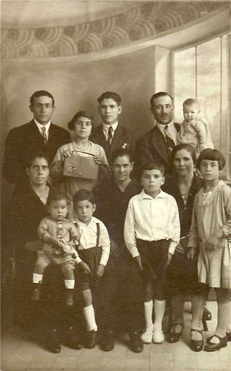 Spanish family in La Plaine Saint-Denis in the early 1930s