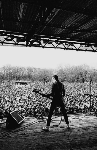 paul-simonon-the-clash-concert-rock-against-racism-a-victoria-park-30-avril-1978-c-syd-shelton.jpg