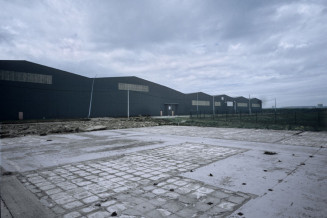 Jacqueline Salmon, Le Hangar, Sangatte, mai 2001 © Musée national de l'histoire et des cultures de l'immigration
