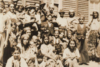 Un groupe de Nomades détenus au camp de Linas-Montlhéry - slide