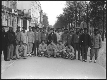 Guerre 1914-1918. Groupe de travailleurs chinois, octobre 1916 © Piston / Excelsior – L'Equipe / Roger-Viollet