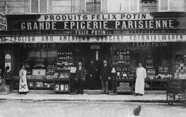 View of a luxury grocery store with an English and German sign in Menton, between 1900 and 1920.