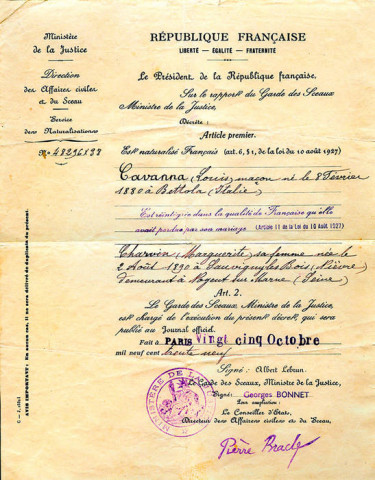 Décret de naturalisation de Luigi Cavanna et de sa femme née Marguerite Charvin © Musée national de l'histoire et des cultures de l'immigration