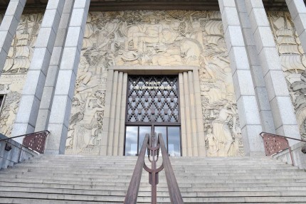 Photo de l'entrée du Palais de la Porte Dorée 