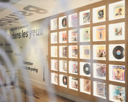 Photo du salon de musique dans les collections permanentes du Musée
